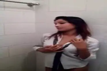 Gadis Cantik Pasrah Goyang Kasur Bareng Pacar