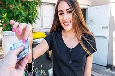 Penampilan Memukau Mackenzie Mace Di Kasur