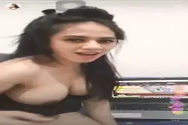 Selebgram Cantik Live IG Pamer Dada Tobrut