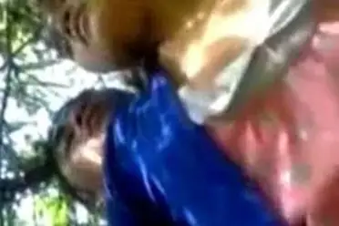 Streaming Gadis Cantik Pasrah Goyang Kasur Hutan